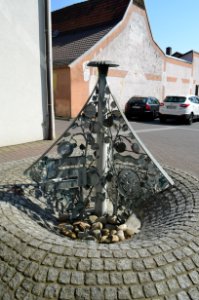 Kriftel, Sparkasse, Brunnen