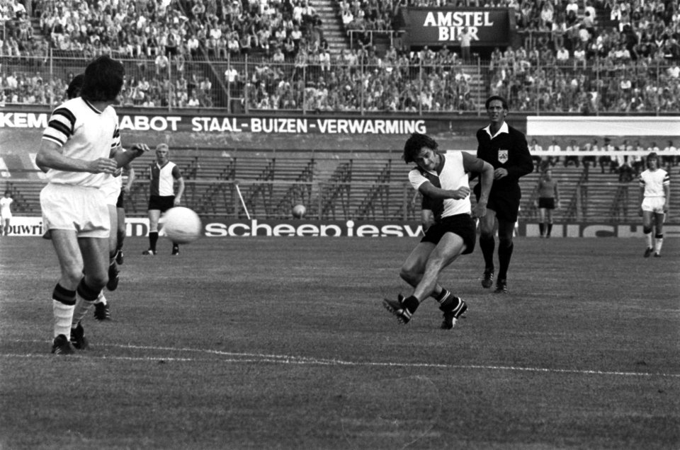 Kristensen scoort een doelpunt voor Feyenoord, Bestanddeelnr 928-0902