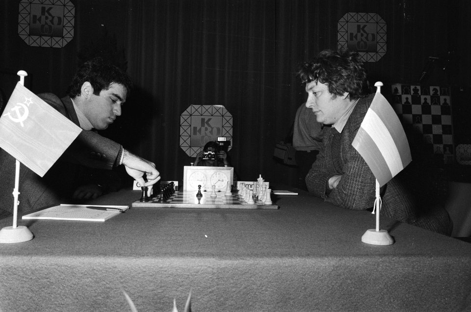 KRO schaaktweekamp Timman (r) tegen Kasparov (l), Bestanddeelnr 933-5169