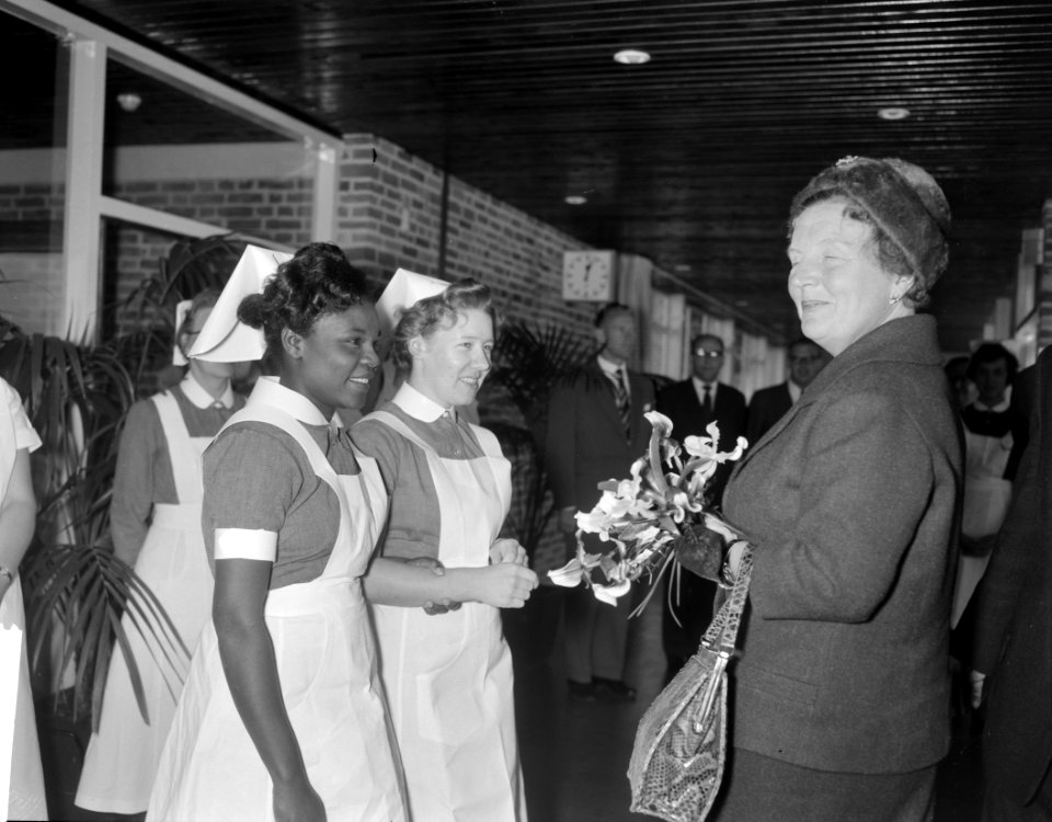 Koningin Juliana bezoekt De Braamberg, Bestanddeelnr 913-0794