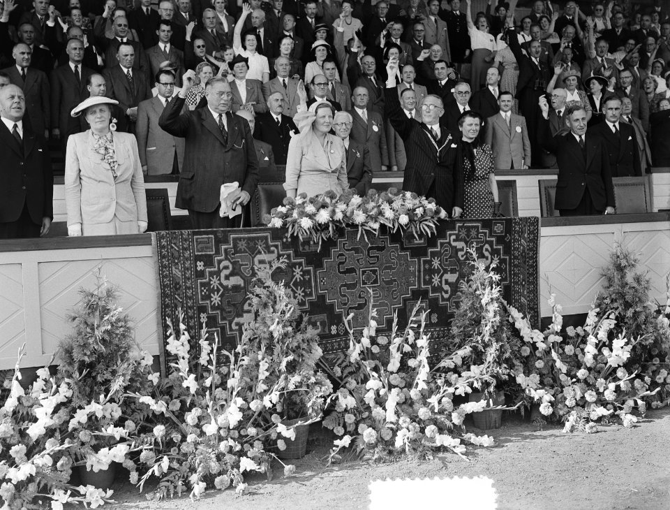 Koningin Juliana bezoekt Den Bosch, Bestanddeelnr 904-7514