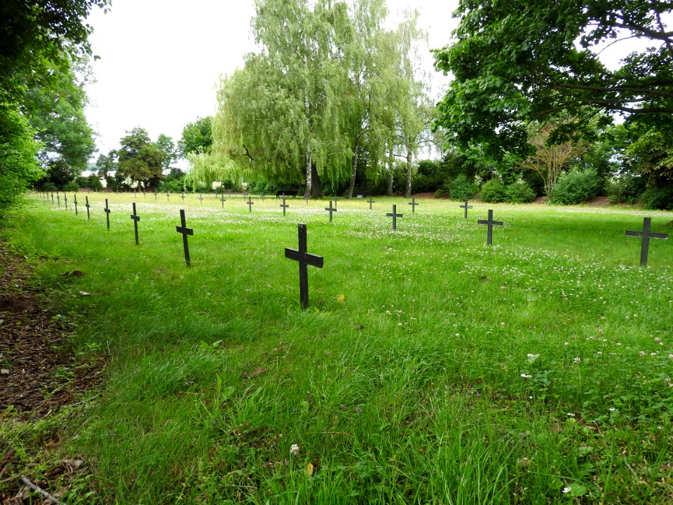 Kriegsgräberstätte Hötzelsroda 02