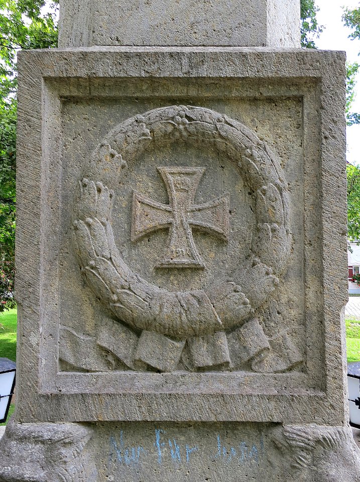 Kriegerdenkmal Steelenbild aus West