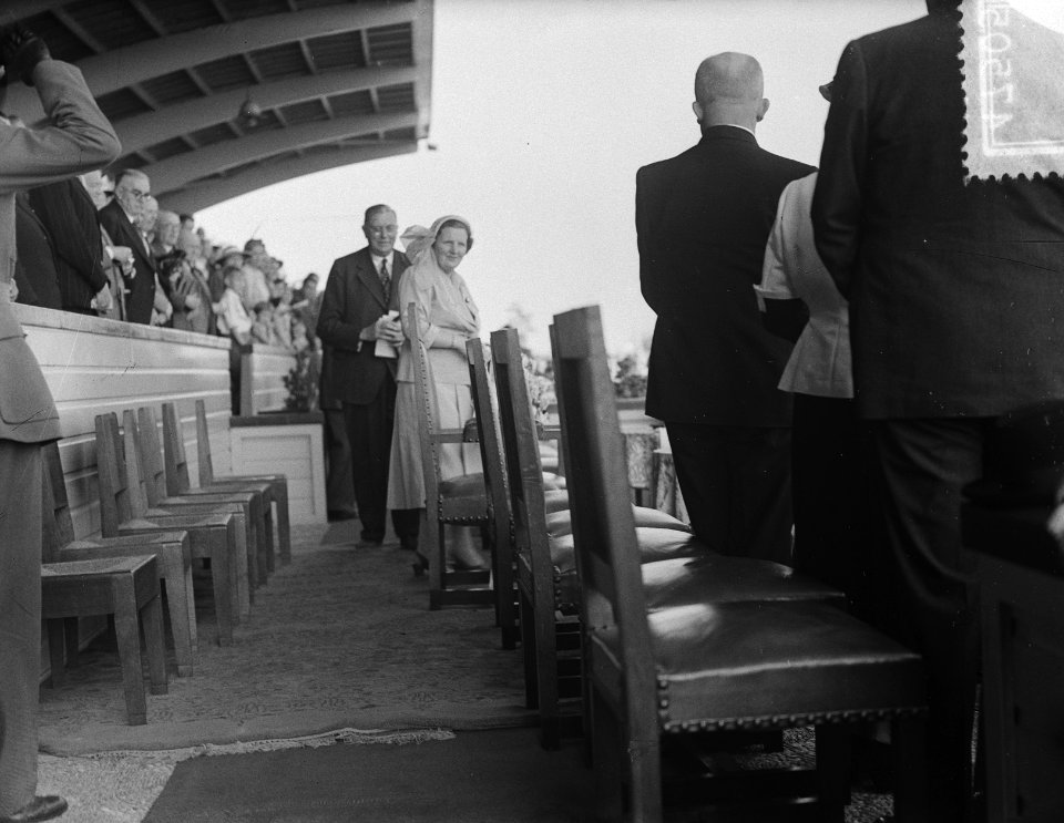 Koningin Juliana bezoekt Den Bosch, Bestanddeelnr 904-7505