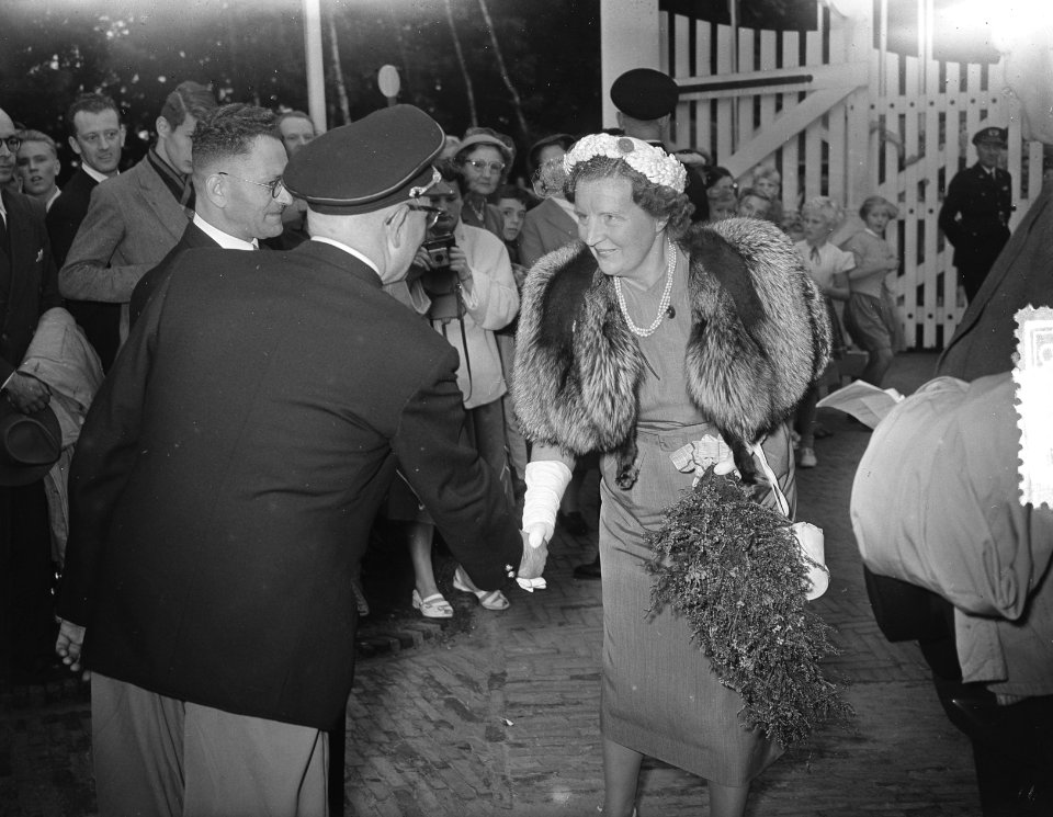 Koningin Juliana bezoekt Arnhem, Bestanddeelnr 905-9318