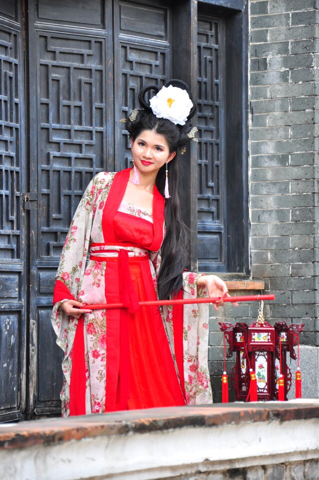 Chinese woman chinese woman with lantern traditional chinese woman