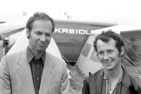 Kreidlerimporteur Henk van Veen (links) en coureur Jan de Vries, Bestanddeelnr 924-6814