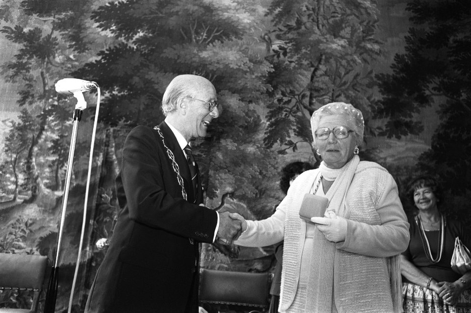 Koningin bezoekt Gouda, Bestanddeelnr 929-7635