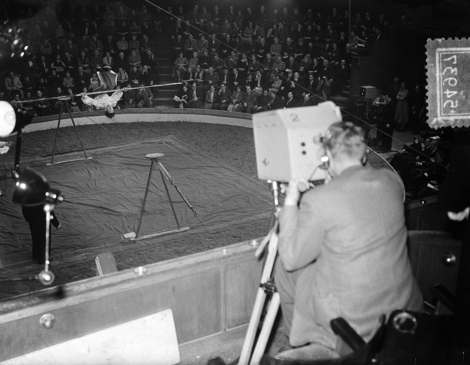 KRO Televisie uitzending van Circus Strassburger in Carré, Bestanddeelnr 905-4937