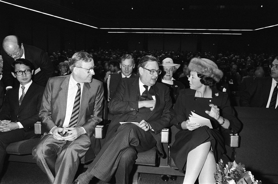 Koningin Beatrix woont het International Small Business Congres bij in Amsterdam, Bestanddeelnr 933-1262