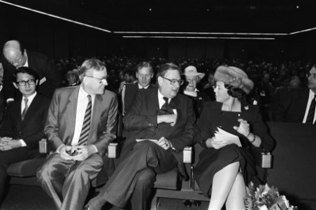 Koningin Beatrix woont het International Small Business Congres bij in Amsterdam, Bestanddeelnr 933-1262