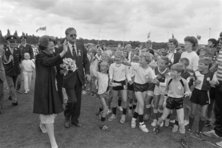 Koningin Beatrix woont de jubileum-sluitdag van de Zwaluwen Jeugd actie t.b.v. P, Bestanddeelnr 933-0628