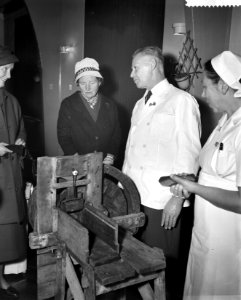 Koningin bezoekt Rijkspsychiatrische Inrichting te Eindhoven, Bestanddeelnr 910-8114