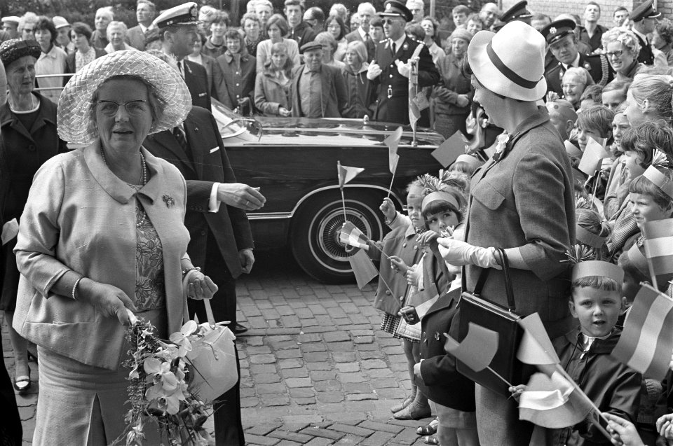 Koningin Juliana arriveert te Hulst, Bestanddeelnr 921-4499