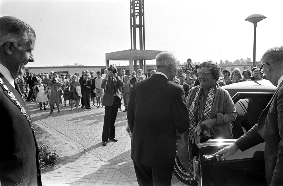 Koningin Juliana arriveert, Bestanddeelnr 923-8702