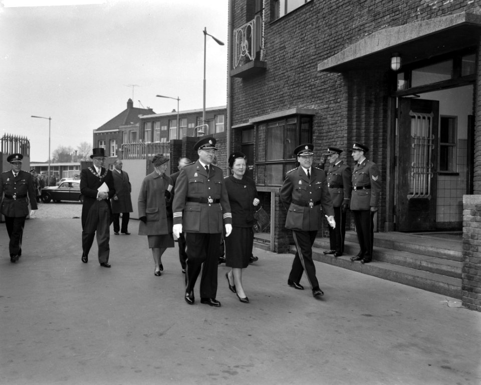 Koningin Juliana bezoekt de gemeentepolitie van Rotterdam, Bestanddeelnr 913-7523