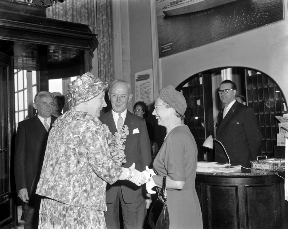 Koningin Juliana aanwezig bij vijftig jarig bestaan Vereniging van Nederlandse G, Bestanddeelnr 914-0009
