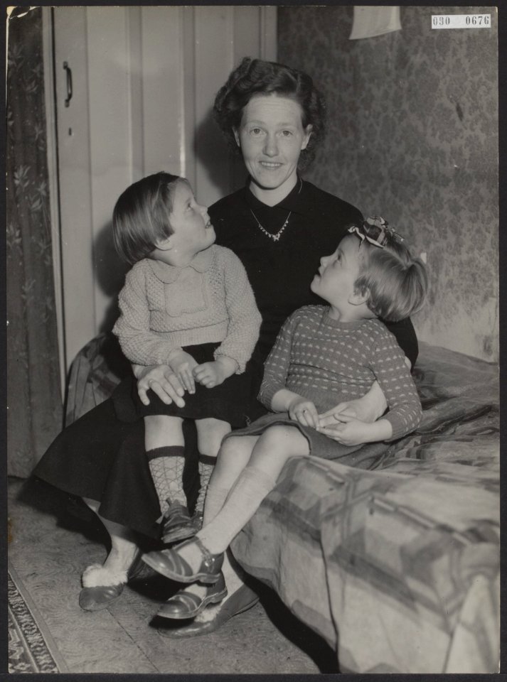 Krijgsgevangenen, vrouwen, kinderen, biever mw, Bestanddeelnr 090-0676