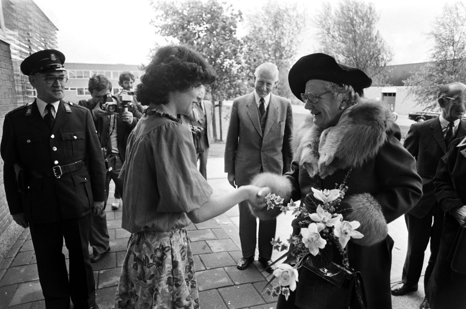 Koningin Juliana bezoekt Fa Joh Enschede in Haarlem, Bestanddeelnr 929-9263