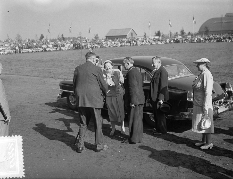 Koningin Juliana bezoekt Den Bosch, Bestanddeelnr 904-7513