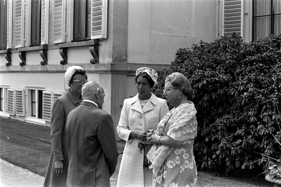 Koningin Juliana (rechts), Bestanddeelnr 923-5999