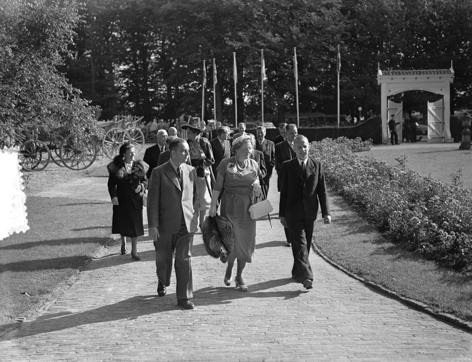 Koningin Juliana bezoekt Arnhem, Bestanddeelnr 905-9319