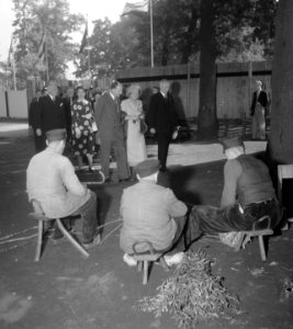 Koningin Juliana bezoekt FF Enschede, Bestanddeelnr 904-7402