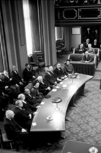 Koningin Juliana bezoek gebracht aan Eerste Kamer, Bestanddeelnr 915-9268