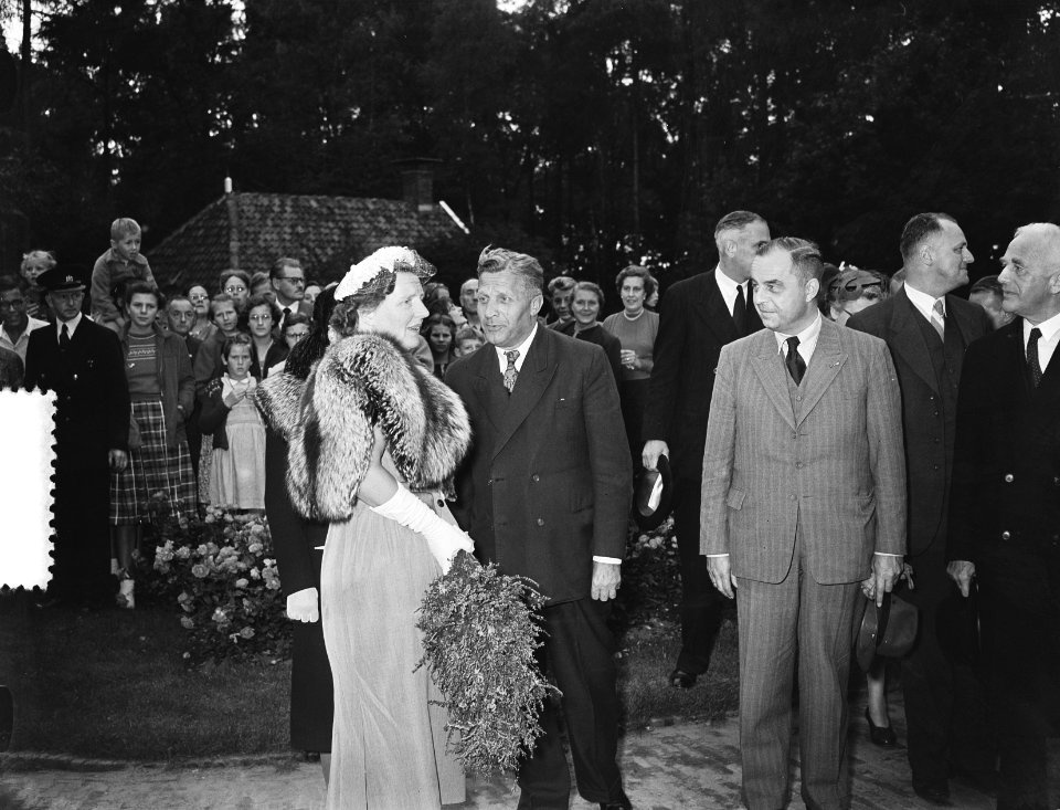 Koningin Juliana bezoekt Arnhem, Bestanddeelnr 905-9315