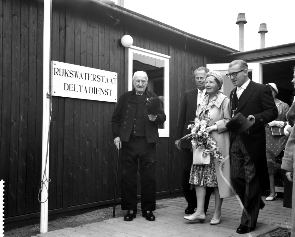 Koningin Juliana bezoekt de Deltawerken bij Kaatseveer, Bestanddeelnr 911-2491