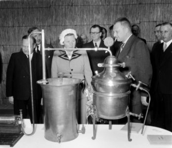 Koningin Juliana bezoekt een landbouwtentoonstelling in Utrecht, Bestanddeelnr 905-0982