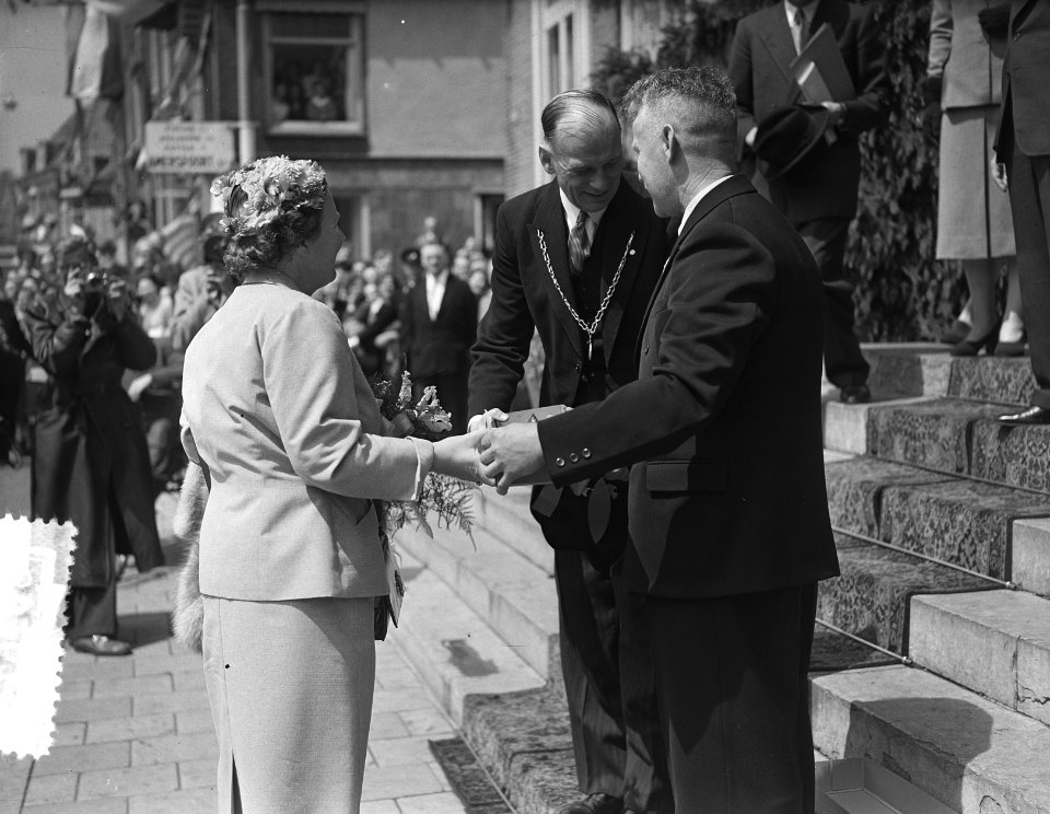 Koningin Juliana bezoekt de Noord Veluwe (Ermelo en Harderwijk), Bestanddeelnr 906-5161