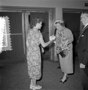 Koningin bij eeuwfeest Koninklijke Nederlandse Zangersverb. in Den Bosch, Bestanddeelnr 905-7782