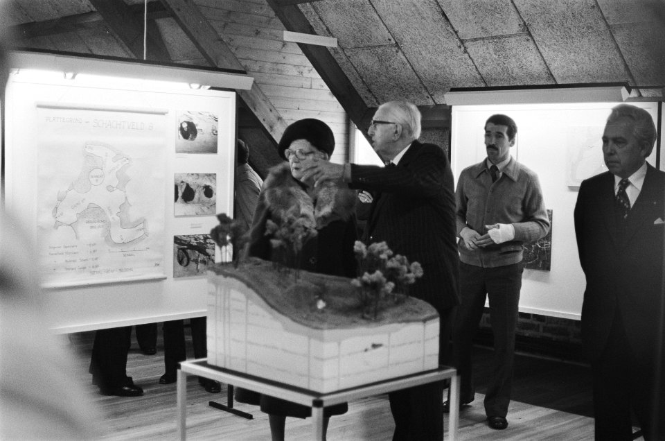 Koningin bezoekt oostelijke mijnstreek in Limburg in Mijnmuseum, Bestanddeelnr 930-0222