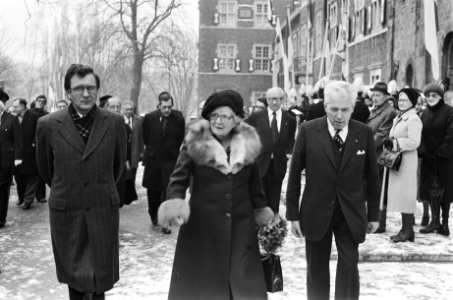 Koningin bezoekt oostelijke mijnstreek in Limburg op weg naar Mijnmuseum, Bestanddeelnr 930-0221