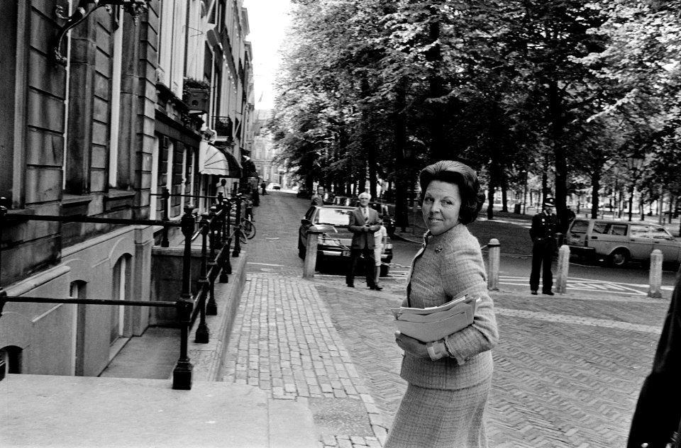 Koningin Beatrix ontving op Paleis Lange Voorhout de voorzitter van de kleine p…, Bestanddeelnr 931-5180