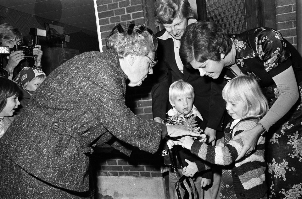 Koningin bezoekt Renovatiewinkel in Leiden, Bestanddeelnr 928-8333