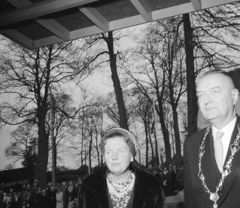 Koningin bezoekt Ede-Wageningen, Bestanddeelnr 911-1098 (cropped1)