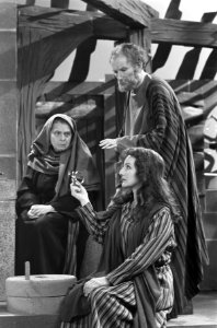 KRO televisie. tv-spel Dienst op Golgotha met Marie Hamel (moeder van Judas), , Bestanddeelnr 912-2619