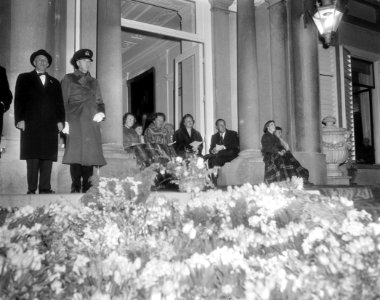 Koningin Juliana 50 jaar. Defile langs het bordes Paleis Soestdijk , v.l.n.r. Pr, Bestanddeelnr 910-3320