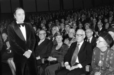 Koningin bij jubileumviering van 75-jarig bestaan Drukkersorganisatie in RAI-con, Bestanddeelnr 928-9085