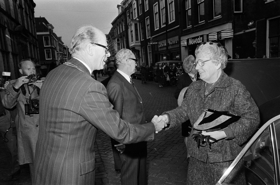 Koningin bezoekt Renovatiewinkel in Leiden, Bestanddeelnr 928-8336