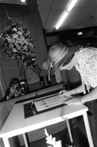 Koningin Beatrix verricht opening verpleegtehuis Slotervaart in Amsterdam div, Bestanddeelnr 932-2027