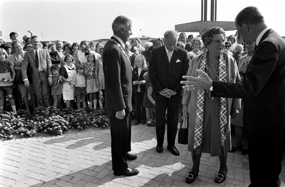 Koningin Juliana arriveert, Bestanddeelnr 923-8703
