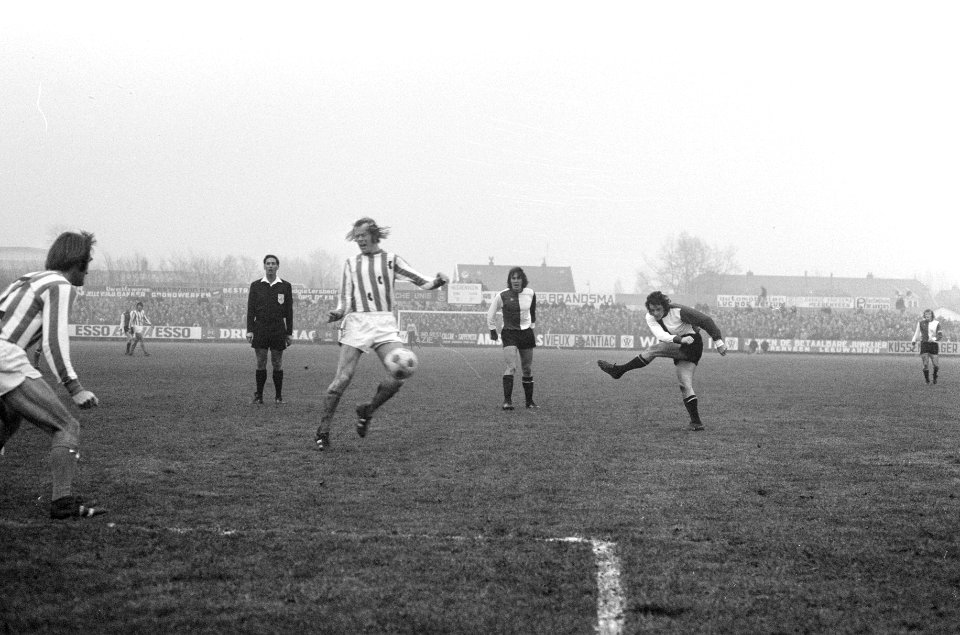 Kristensen (rechts) scoort 0-1, Bestanddeelnr 926-9101