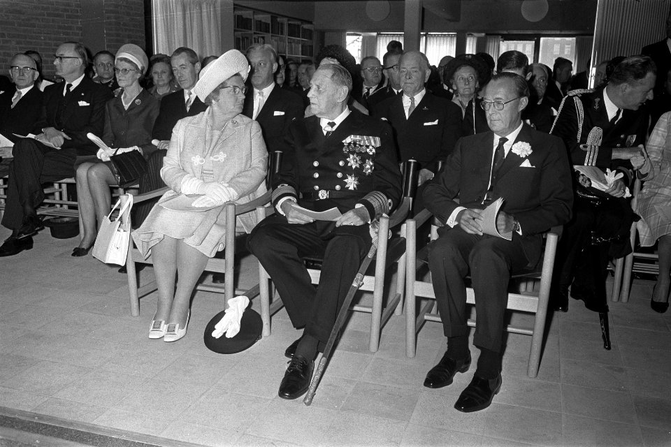 Koningin Juliana (l), koning Frederik van Denemarken (m) en prins Bernhard (r), Bestanddeelnr 923-4683
