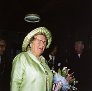 Koningin Juliana , ZKH Prins Bernhard en HKH Pr. Beatrix bij opening Nederlandse, Bestanddeelnr 254-8098