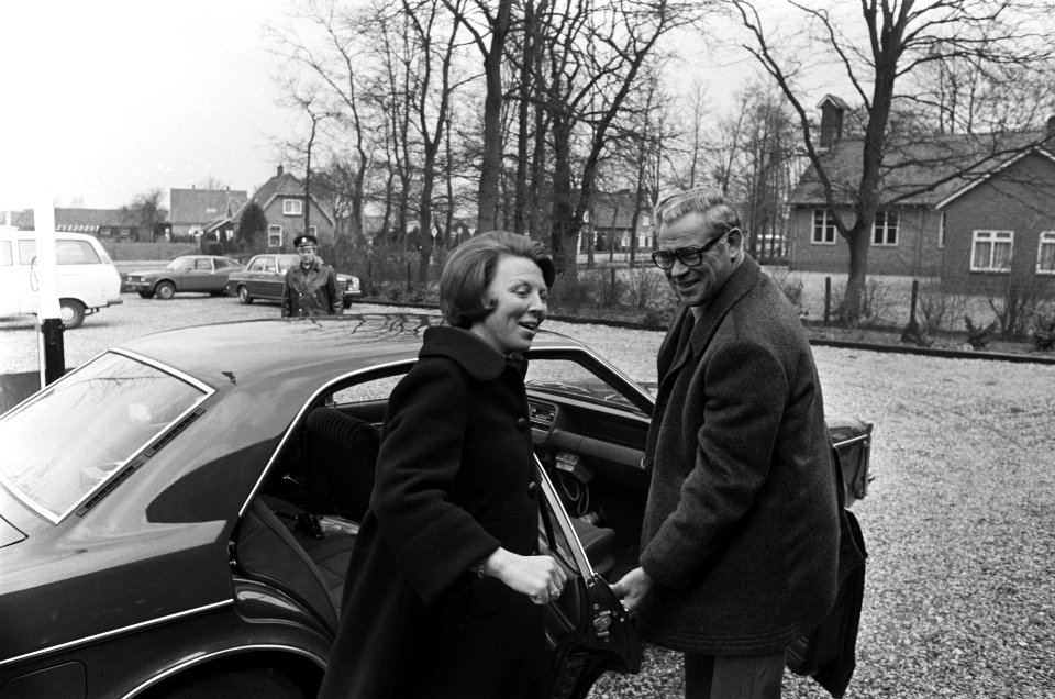 Koningin Juliana , Prinses Beatrix en Prins Claus bij 10-jarig bestaan De Hunne, Bestanddeelnr 927-8549