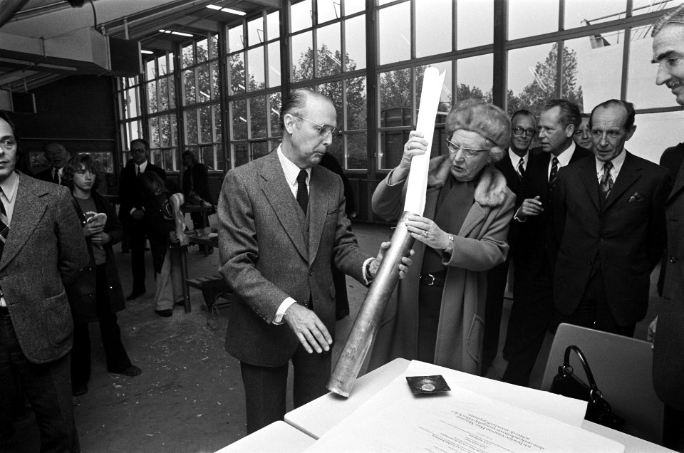 Koningin Juliana bezoekt de Haven en vervoerschool Prof Rutten in Rotterdam d, Bestanddeelnr 927-5281