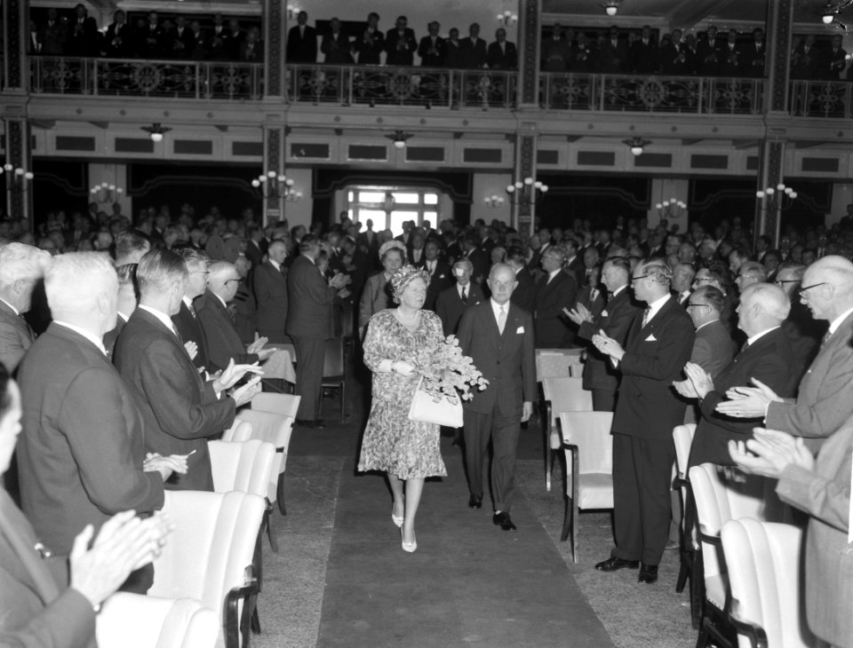 Koningin Juliana aanwezig bij vijftig jarig bestaan Vereniging van Nederlandse G, Bestanddeelnr 914-0005